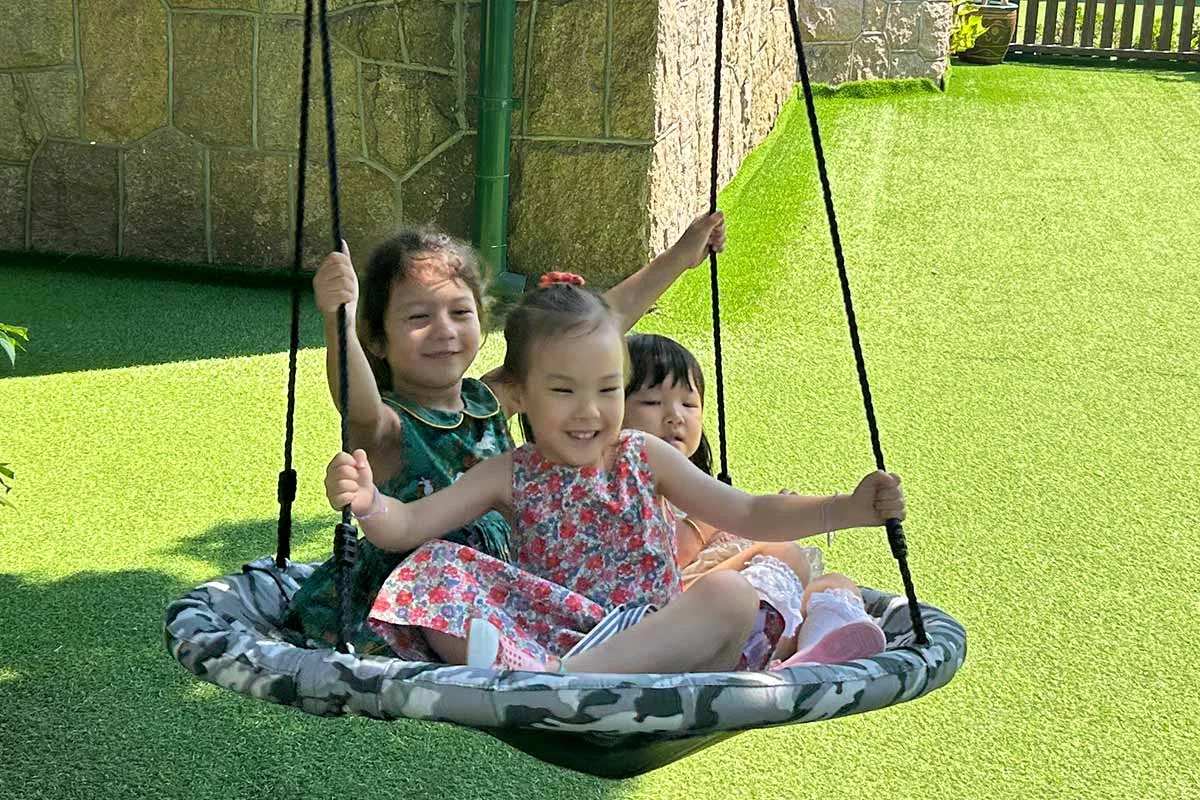 children's outdoor swing set